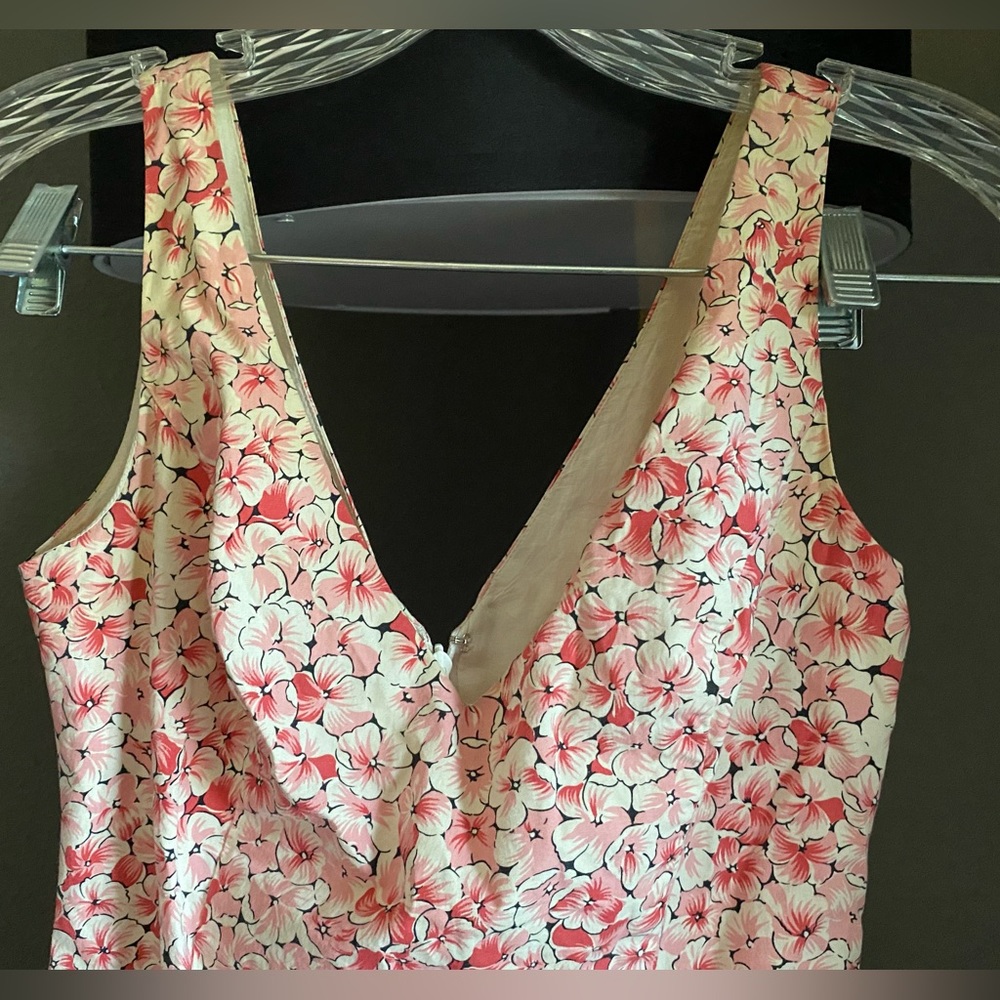 Vintage floral pink Tabitha mid dress. Size 4p. Zip up back. Mint condition.